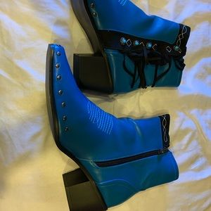 Ladies low boots